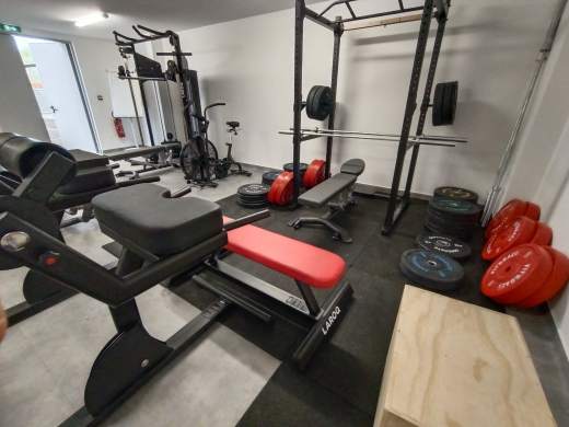Centre sportif du Gard salle de musculation du préau sportif.jpg Salle de musculation et de préparation physique située dans le préau sportif
