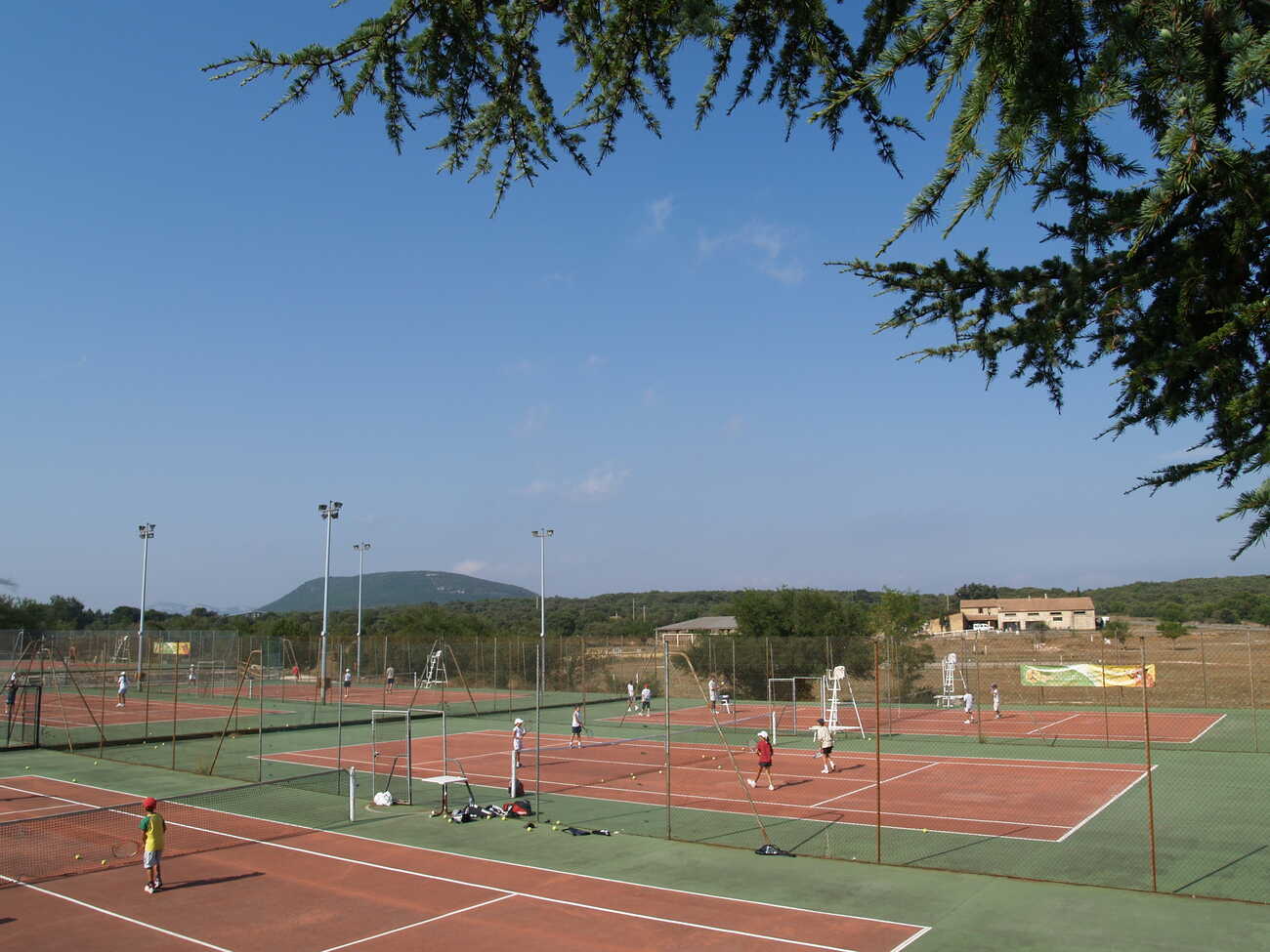 Vue aérienne des terrains de tennis